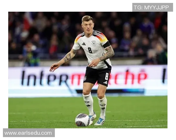 足球明星与明星壁纸的完美结合让你的手机桌面焕然一新